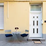 Teljes Loftlakas, Budapest