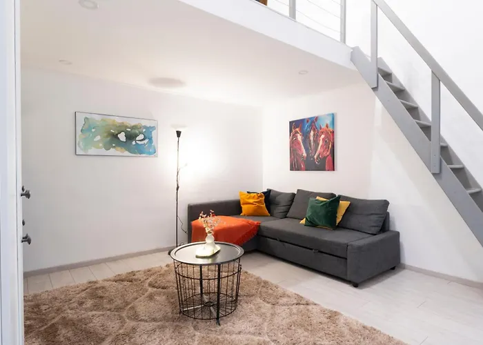 Teljes Loftlakas, Budapest