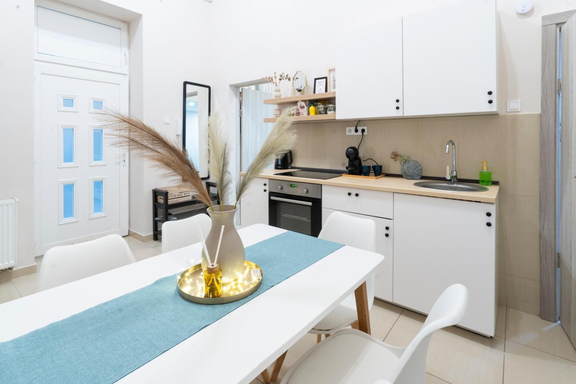 Apartment Teljes Loftlakas,