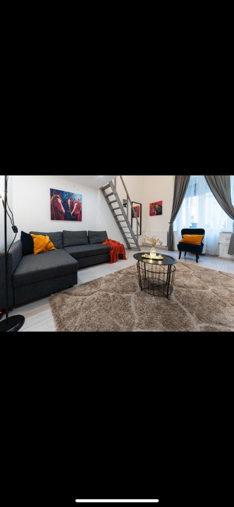 Teljes Loftlakas, Apartment *